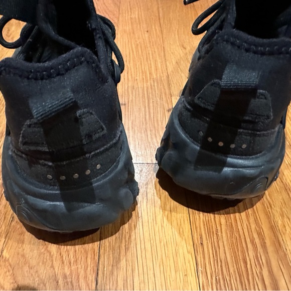 Nike Black REACT PRESTO GS
"Triple Black"  Youth Size 3 - Picture 3 of 3